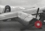 Standbild Hinterlassenschaft der japanischen Luftangriff auf US-Flugplatz gehalten Wakde Insel Neuguinea, 1944, aus Sekunde 41 historischem Filmmaterial Videoclip 65675059509