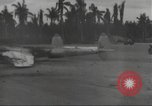 Standbild Hinterlassenschaft der japanischen Luftangriff auf US-Flugplatz gehalten Wakde Insel Neuguinea, 1944, aus Sekunde 44 historischem Filmmaterial Videoclip 65675059509