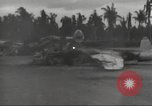 Standbild Hinterlassenschaft der japanischen Luftangriff auf US-Flugplatz gehalten Wakde Insel Neuguinea, 1944, aus Sekunde 49 historischem Filmmaterial Videoclip 65675059509