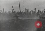 Standbild Hinterlassenschaft der japanischen Luftangriff auf US-Flugplatz gehalten Wakde Insel Neuguinea, 1944, aus Sekunde 53 historischem Filmmaterial Videoclip 65675059509