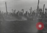Standbild Hinterlassenschaft der japanischen Luftangriff auf US-Flugplatz gehalten Wakde Insel Neuguinea, 1944, aus Sekunde 56 historischem Filmmaterial Videoclip 65675059509