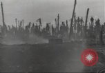 Standbild Hinterlassenschaft der japanischen Luftangriff auf US-Flugplatz gehalten Wakde Insel Neuguinea, 1944, aus Sekunde 57 historischem Filmmaterial Videoclip 65675059509