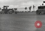 Standbild Ingenieure re-grade Flugplatz nach japanischen Air Raid Wakde Insel Neuguinea, 1944, aus Sekunde 6 historischem Filmmaterial Videoclip 65675059510