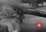 Standbild Ingenieure re-grade Flugplatz nach japanischen Air Raid Wakde Insel Neuguinea, 1944, aus Sekunde 28 historischem Filmmaterial Videoclip 65675059510
