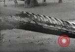 Standbild Ingenieure re-grade Flugplatz nach japanischen Air Raid Wakde Insel Neuguinea, 1944, aus Sekunde 32 historischem Filmmaterial Videoclip 65675059510