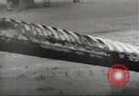 Standbild Ingenieure re-grade Flugplatz nach japanischen Air Raid Wakde Insel Neuguinea, 1944, aus Sekunde 33 historischem Filmmaterial Videoclip 65675059510