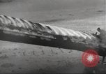 Standbild Ingenieure re-grade Flugplatz nach japanischen Air Raid Wakde Insel Neuguinea, 1944, aus Sekunde 34 historischem Filmmaterial Videoclip 65675059510