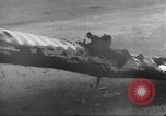 Standbild Ingenieure re-grade Flugplatz nach japanischen Air Raid Wakde Insel Neuguinea, 1944, aus Sekunde 36 historischem Filmmaterial Videoclip 65675059510