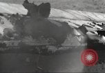 Standbild Ingenieure re-grade Flugplatz nach japanischen Air Raid Wakde Insel Neuguinea, 1944, aus Sekunde 43 historischem Filmmaterial Videoclip 65675059510
