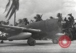 Standbild Ingenieure re-grade Flugplatz nach japanischen Air Raid Wakde Insel Neuguinea, 1944, aus Sekunde 45 historischem Filmmaterial Videoclip 65675059510