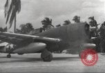 Standbild Ingenieure re-grade Flugplatz nach japanischen Air Raid Wakde Insel Neuguinea, 1944, aus Sekunde 47 historischem Filmmaterial Videoclip 65675059510