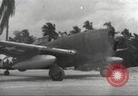Standbild Ingenieure re-grade Flugplatz nach japanischen Air Raid Wakde Insel Neuguinea, 1944, aus Sekunde 48 historischem Filmmaterial Videoclip 65675059510