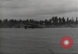 Standbild Ingenieure re-grade Flugplatz nach japanischen Air Raid Wakde Insel Neuguinea, 1944, aus Sekunde 51 historischem Filmmaterial Videoclip 65675059510