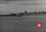 Standbild Ingenieure re-grade Flugplatz nach japanischen Air Raid Wakde Insel Neuguinea, 1944, aus Sekunde 56 historischem Filmmaterial Videoclip 65675059510