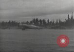 Standbild Ingenieure re-grade Flugplatz nach japanischen Air Raid Wakde Insel Neuguinea, 1944, aus Sekunde 62 historischem Filmmaterial Videoclip 65675059510