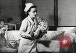 Standbild evakuieren Babys Philadelphia Pennsylvania USA, 1942, aus Sekunde 23 historischem Filmmaterial Videoclip 65675059545
