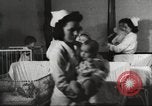 Standbild evakuieren Babys Philadelphia Pennsylvania USA, 1942, aus Sekunde 25 historischem Filmmaterial Videoclip 65675059545