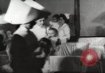 Standbild evakuieren Babys Philadelphia Pennsylvania USA, 1942, aus Sekunde 26 historischem Filmmaterial Videoclip 65675059545