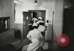 Standbild evakuieren Babys Philadelphia Pennsylvania USA, 1942, aus Sekunde 31 historischem Filmmaterial Videoclip 65675059545
