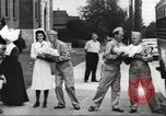 Standbild evakuieren Babys Philadelphia Pennsylvania USA, 1942, aus Sekunde 42 historischem Filmmaterial Videoclip 65675059545