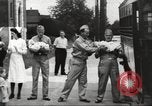 Standbild evakuieren Babys Philadelphia Pennsylvania USA, 1942, aus Sekunde 43 historischem Filmmaterial Videoclip 65675059545