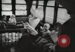 Standbild evakuieren Babys Philadelphia Pennsylvania USA, 1942, aus Sekunde 55 historischem Filmmaterial Videoclip 65675059545