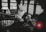 Standbild evakuieren Babys Philadelphia Pennsylvania USA, 1942, aus Sekunde 56 historischem Filmmaterial Videoclip 65675059545
