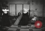 Standbild evakuieren Babys Philadelphia Pennsylvania USA, 1942, aus Sekunde 61 historischem Filmmaterial Videoclip 65675059545
