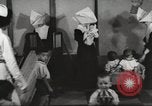 Standbild evakuieren Babys Philadelphia Pennsylvania USA, 1942, aus Sekunde 62 historischem Filmmaterial Videoclip 65675059545