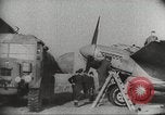 Standbild RAF-Bomber der Gruppe Nr 2 Eindhoven Niederlande, 1942, aus Sekunde 8 historischem Filmmaterial Videoclip 65675059556