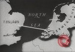 Standbild RAF-Bomber der Gruppe Nr 2 Eindhoven Niederlande, 1942, aus Sekunde 27 historischem Filmmaterial Videoclip 65675059556