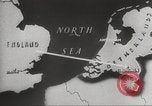 Standbild RAF-Bomber der Gruppe Nr 2 Eindhoven Niederlande, 1942, aus Sekunde 30 historischem Filmmaterial Videoclip 65675059556
