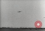 Standbild RAF-Bomber der Gruppe Nr 2 Eindhoven Niederlande, 1942, aus Sekunde 37 historischem Filmmaterial Videoclip 65675059556