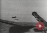 Standbild RAF-Bomber der Gruppe Nr 2 Eindhoven Niederlande, 1942, aus Sekunde 40 historischem Filmmaterial Videoclip 65675059556