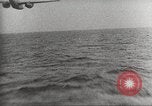 Standbild RAF-Bomber der Gruppe Nr 2 Eindhoven Niederlande, 1942, aus Sekunde 42 historischem Filmmaterial Videoclip 65675059556
