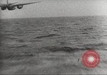 Standbild RAF-Bomber der Gruppe Nr 2 Eindhoven Niederlande, 1942, aus Sekunde 43 historischem Filmmaterial Videoclip 65675059556