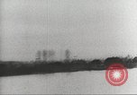 Standbild RAF-Bomber der Gruppe Nr 2 Eindhoven Niederlande, 1942, aus Sekunde 52 historischem Filmmaterial Videoclip 65675059556