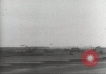 Standbild RAF-Bomber der Gruppe Nr 2 Eindhoven Niederlande, 1942, aus Sekunde 54 historischem Filmmaterial Videoclip 65675059556