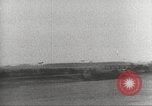 Standbild RAF-Bomber der Gruppe Nr 2 Eindhoven Niederlande, 1942, aus Sekunde 56 historischem Filmmaterial Videoclip 65675059556