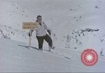 Standbild snow Rangers Alta Utah USA, 1950, aus Sekunde 10 historischem Filmmaterial Videoclip 65675059571
