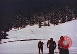 Standbild snow Rangers Alta Utah USA, 1950, aus Sekunde 20 historischem Filmmaterial Videoclip 65675059571