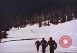 Standbild snow Rangers Alta Utah USA, 1950, aus Sekunde 22 historischem Filmmaterial Videoclip 65675059571
