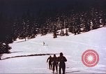 Standbild snow Rangers Alta Utah USA, 1950, aus Sekunde 24 historischem Filmmaterial Videoclip 65675059571