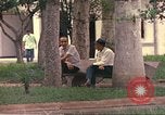 Immagine di Popolo colombiano nel parco pubblico Candelaria Colombia, 1972, secondo 40 filmato di repertorio 65675059591