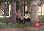 Immagine di Popolo colombiano nel parco pubblico Candelaria Colombia, 1972, secondo 42 filmato di repertorio 65675059591