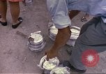 Immagine di Popolo colombiano nel parco pubblico Candelaria Colombia, 1972, secondo 51 filmato di repertorio 65675059591