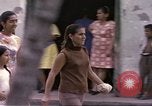 Immagine di Popolo colombiano nel parco pubblico Candelaria Colombia, 1972, secondo 56 filmato di repertorio 65675059591
