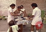 Image des soins pédiatriques en Colombie Candelaria Colombie, 1972, de la seconde 30 séquences d'archives historiques vidéo 65675059596
