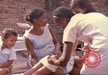Immagine di Anni Settanta di cure mediche in Colombia Candelaria Colombia, 1972, secondo 13 filmato di repertorio 65675059597