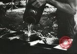 Standbild alliierten Soldaten Goodenough Island New Guinea, 1944, aus Sekunde 30 historischem Filmmaterial Videoclip 65675059609